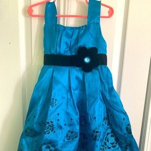 Beautiful turquoise and black size 5 dress